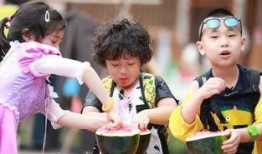 体验萌娃吃瓜,一场甜蜜的味蕾之旅