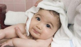 宝宝饭后吃网纹瓜吐了,警惕食物过敏与消化问题