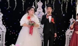 新郎婚礼现场吃瓜视频,这婚结得值！