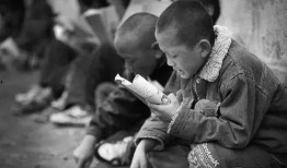 穷人的孩子吃瓜视频,穷人家孩子的快乐时光