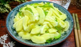 8月吃瓜的样子,盘点那些让人笑到肚子疼的瓜事