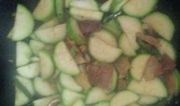 素炒荀瓜怎么吃,家常美味，简单易学的健康素食佳肴