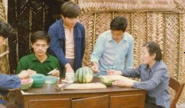 林馨蕊同学吃瓜,揭秘校园里的“瓜田”趣事