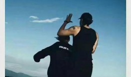 吃瓜背影图片,一张背影引发的思考