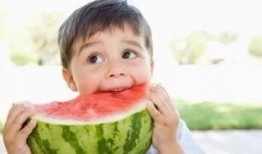 穷人的孩子吃瓜视频,穷人家孩子的快乐时光