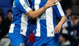 西班牙人吃瓜,瓜果飘香，尽享清凉时光