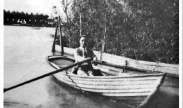 老舍吃瓜朱自清划船,朱自清划船诗意——两代文豪的闲适生活