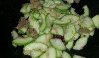 瓠瓜炒肉怎么吃,家常美味，简单易学的烹饪之道
