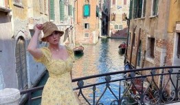 jennifer詹妮弗吃瓜