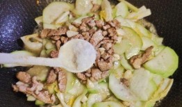 瓠瓜炒肉怎么吃,家常美味，简单易学的烹饪之道