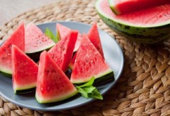 板凳打卡吃瓜,吃瓜群众的新潮流