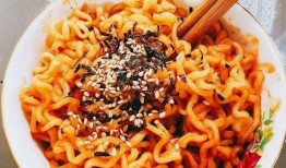 瓜娃子吃火鸡面